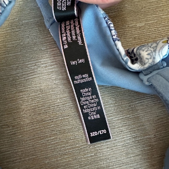 Victoria's Secret very sexy multi-way mauve Lace and Blue Paisley Bra Set 32d - Picture 4 of 7